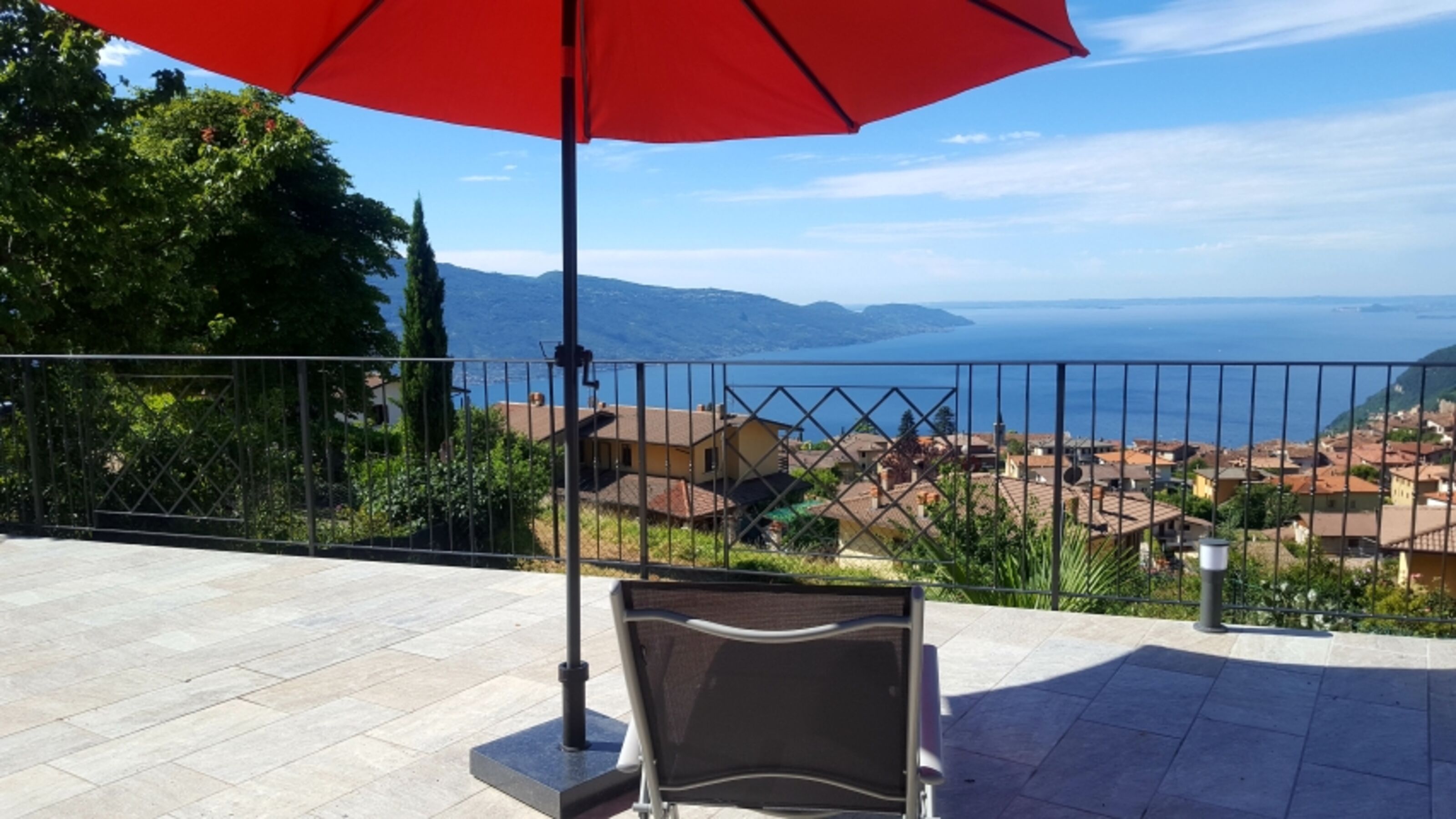 Seeblick bis nach Sirmione