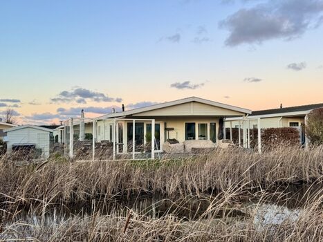 Chalet Maritim J267 - riesige Sonnenterasse mit Zaun & Kamin ...