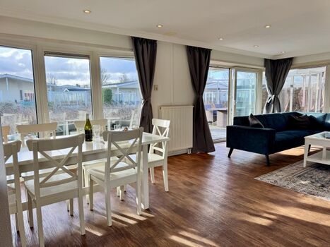 Der Wohn- und Essbereich ist wundervoll lichtdurchflutet