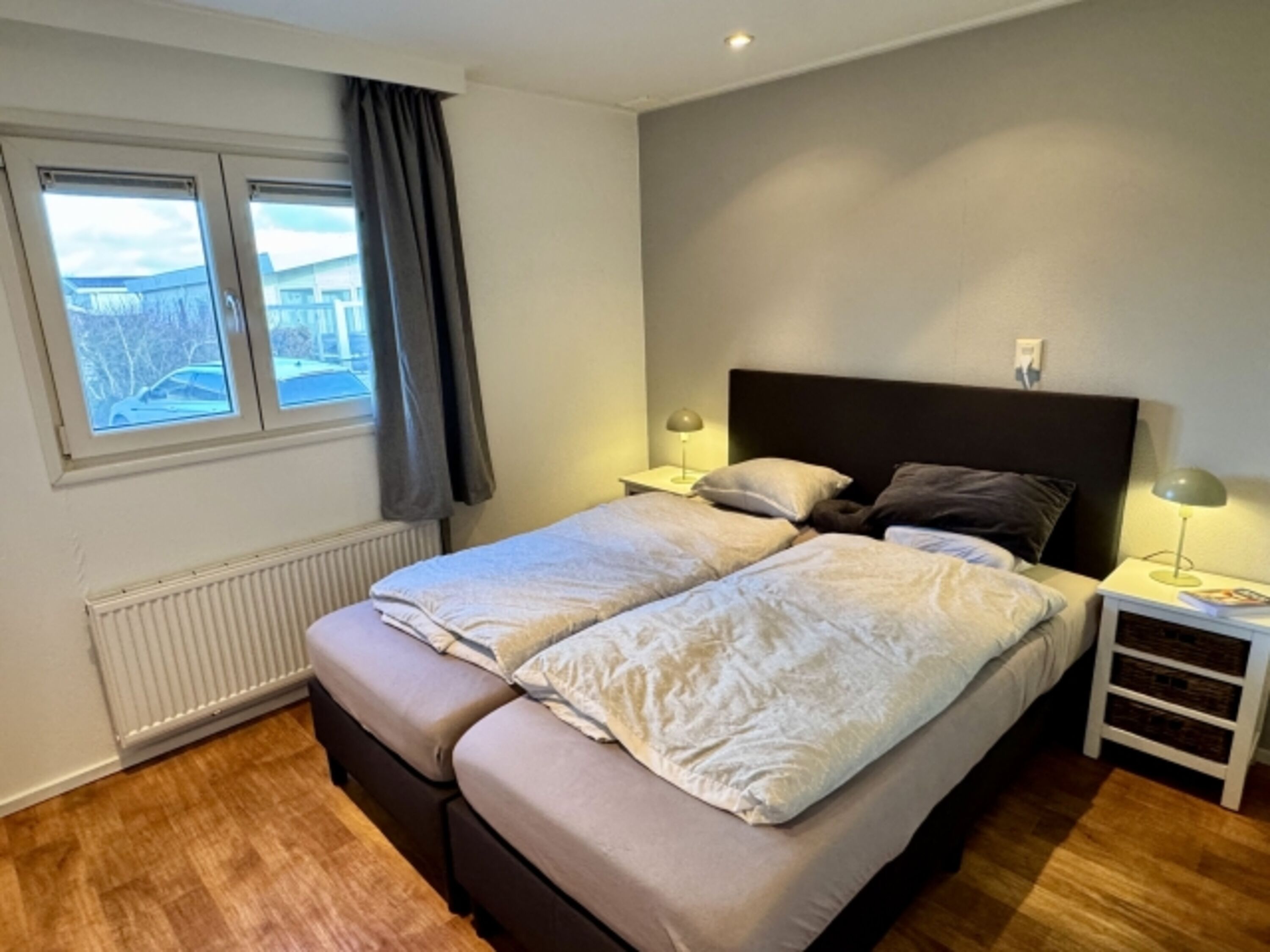 Das Hauptschlafzimmer verfügt über ein bequemes Doppelbett