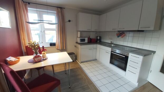 Küche mit Essbereich