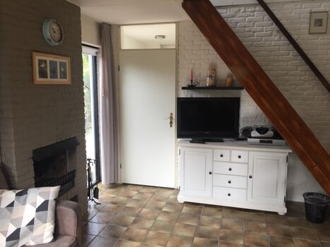 Treppe zur 1. Etage und Kamin