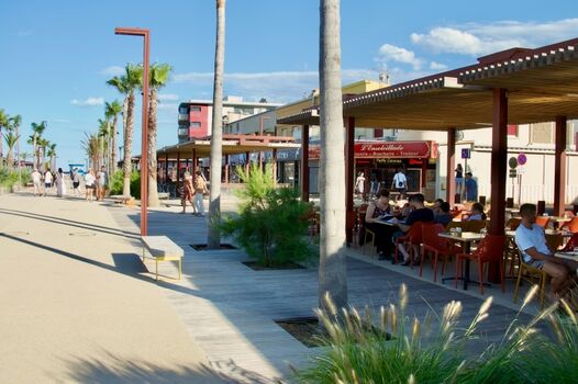 Nur wenige Minuten entfernt: Promenade, Cafés und Leben – schnell mittendrin mit Hund 