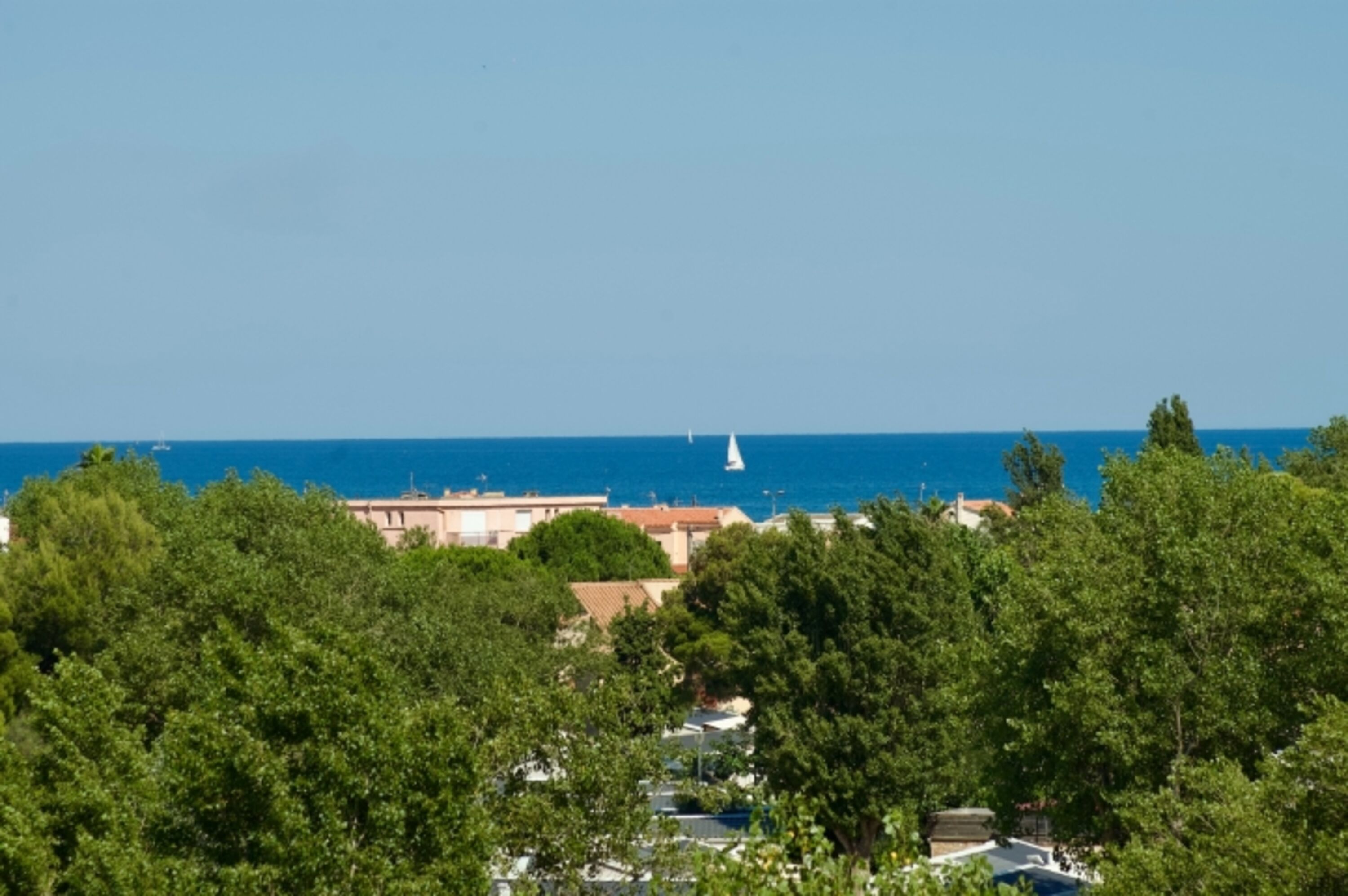 Blick vom Balkon: morgens beim Frühstück den Schiffen und den Goélands zusehen