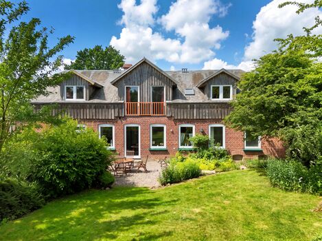 Blick auf das Haus von der Gartenseite