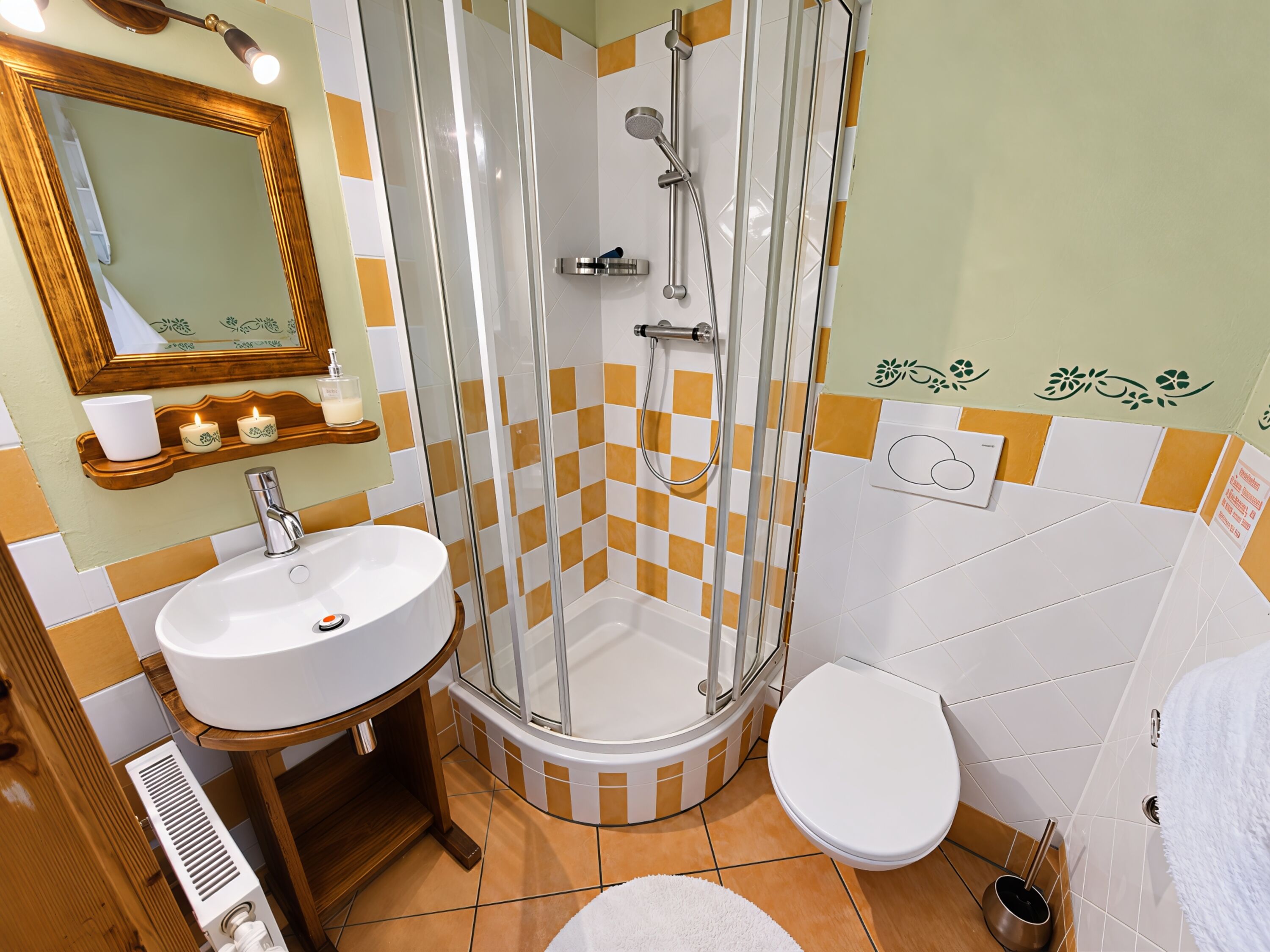 Ensuite-Bad mit Dusche & WC