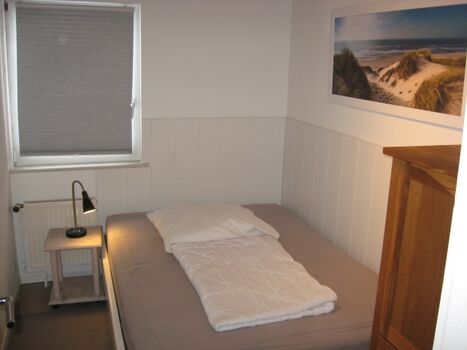 Hier das kleinste der insgesamt 3 Schlafzimmer mit 140er Bett