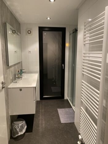 Ensuitebad am 1. Schlafzimmer