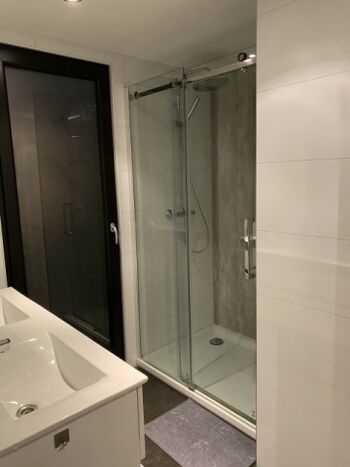 Ensuitebad am 1. Schlafzimmer