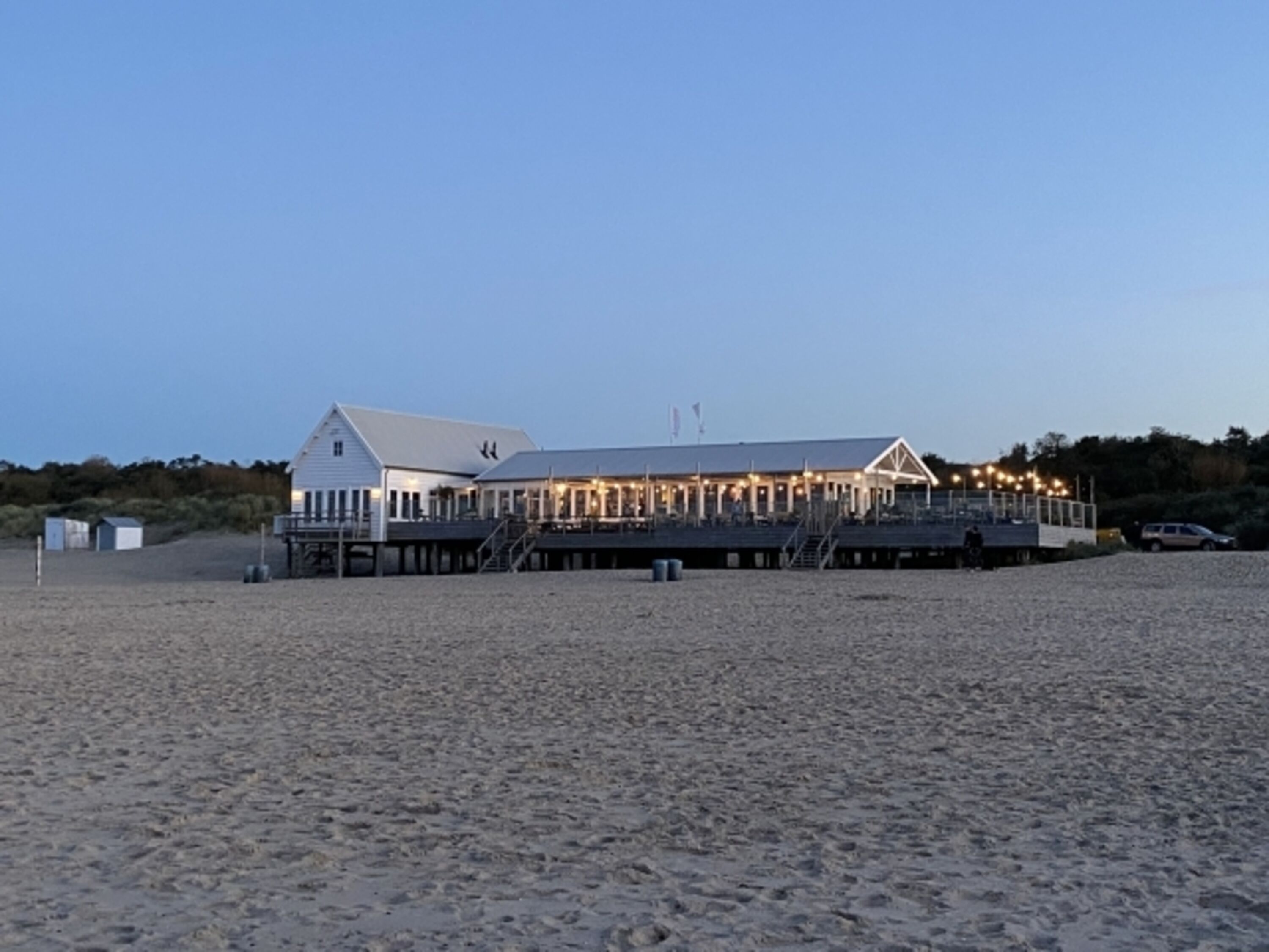 Strandrestaurant direkt hinter dem Deichzugang der Ocean Lodge