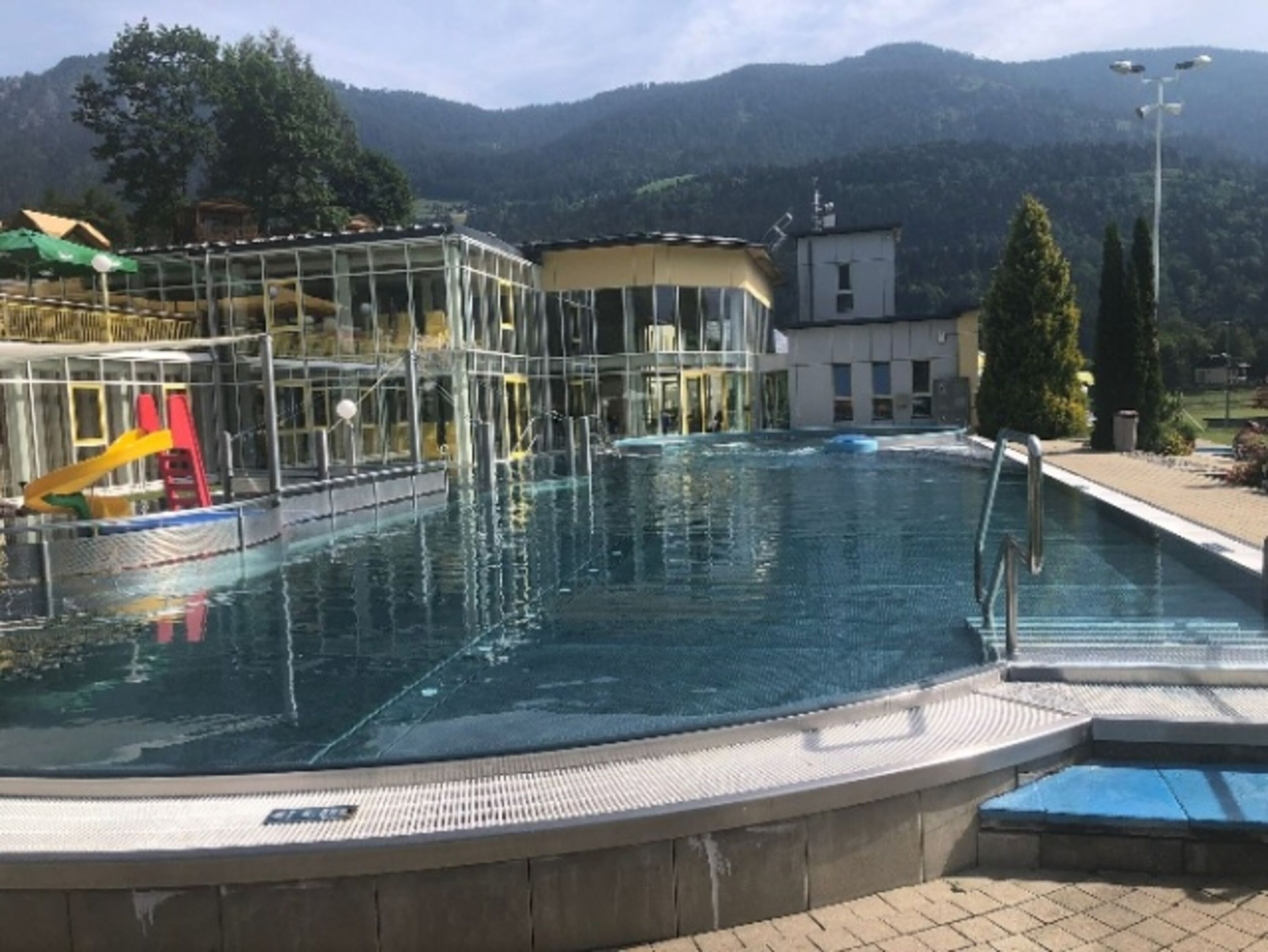 Schwimmbad im Ort