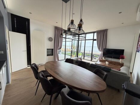 Gemütliche Essgruppe