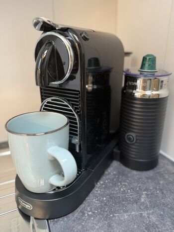 Kaffeemaschine mit Milchschäumer für perfekten Cappuccino