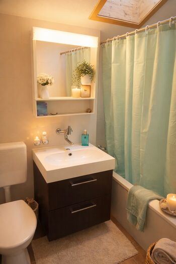 Bad mit Badewanne und WC