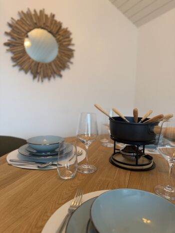 Gemütlicher Essbereich für Fondueabende