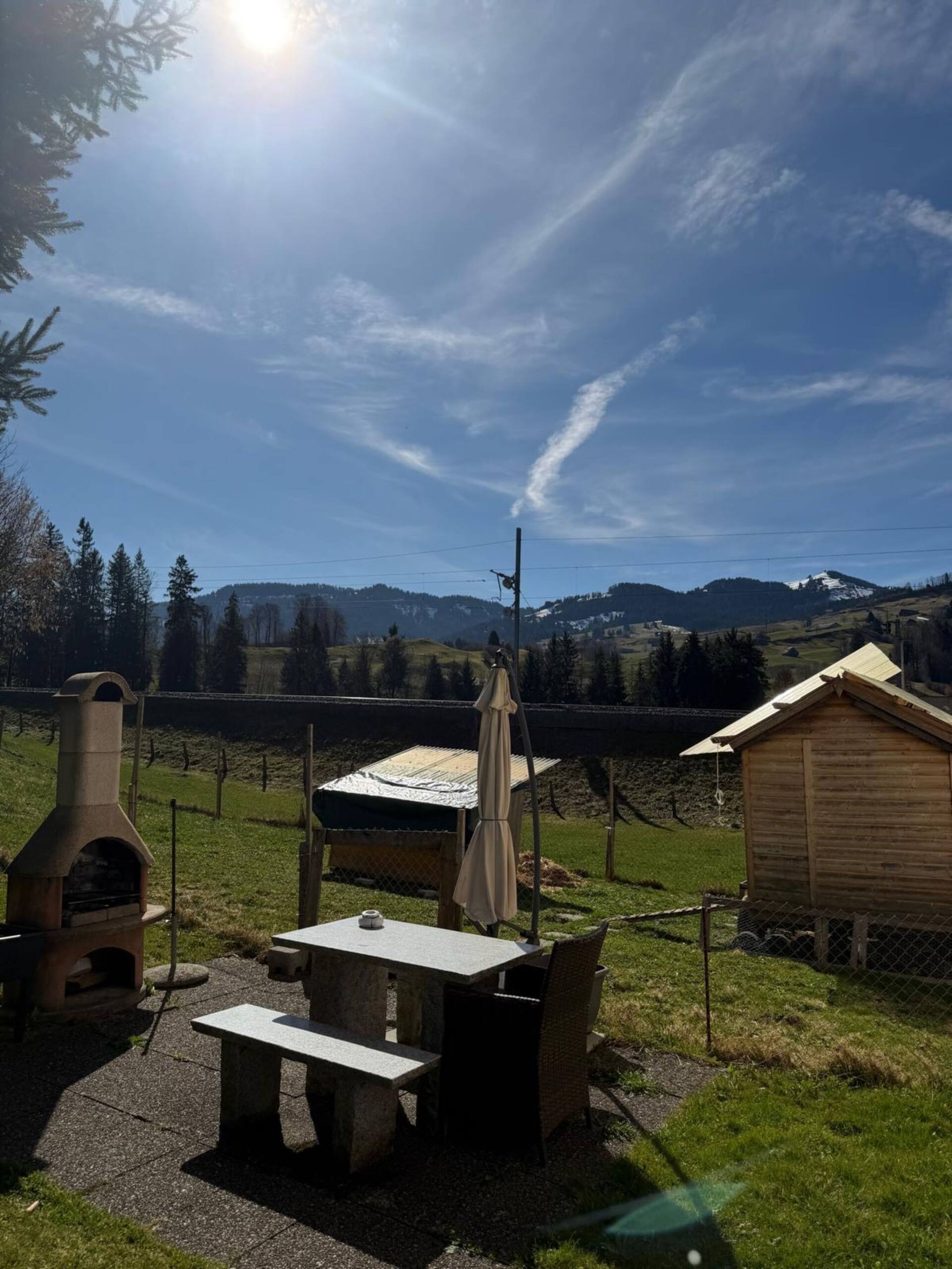 Grillstelle vor dem Haus für gemeinsame Nutzung