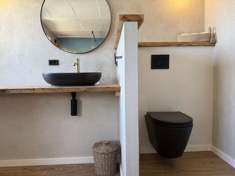 WC / Waschbecken großes Bad