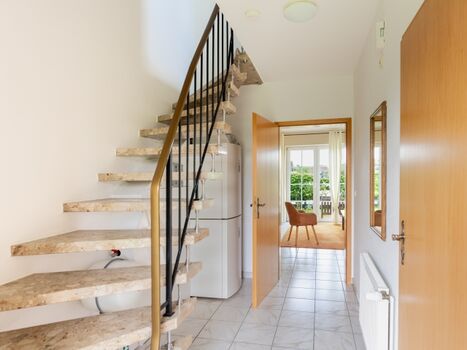 Treppenaufgang zum Obergeschoß