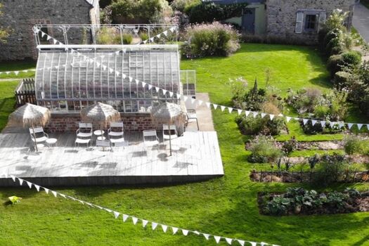 Gäsegarten mit Gemüse und Kräutern zur freien Ernte in der Bretagne