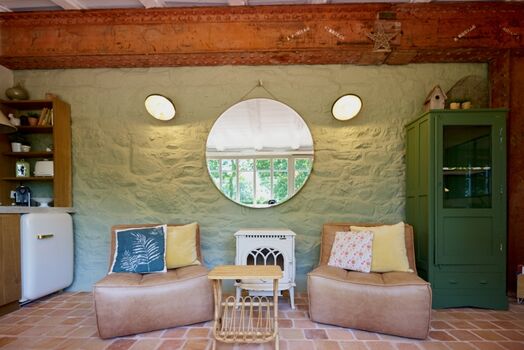 Gemütliches Wohnzimmer im Ferienhaus in der Bretagne
