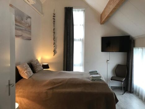 2 oberes Schlafzimmer 