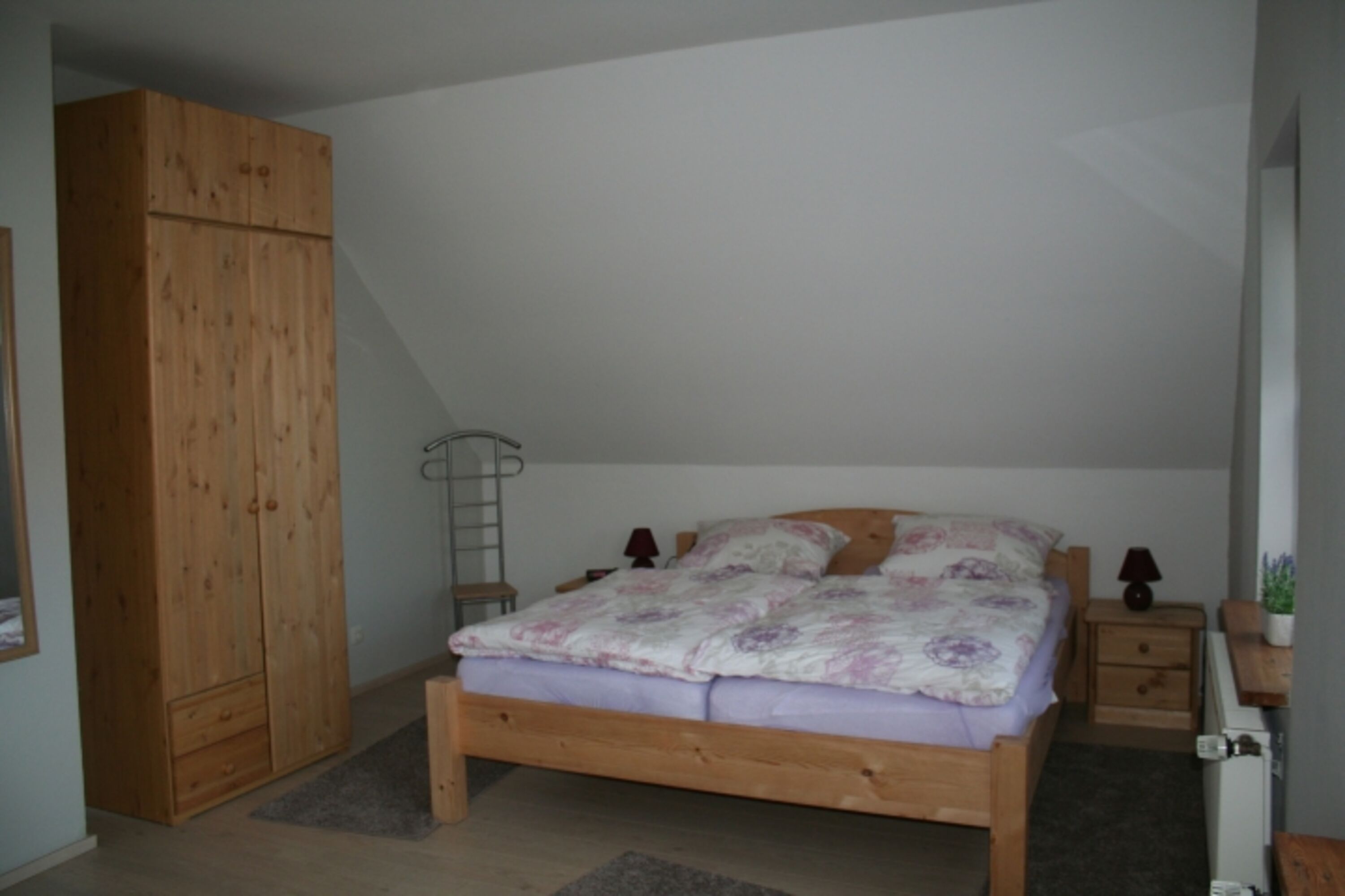 Schlafzimmer mit Doppelbett