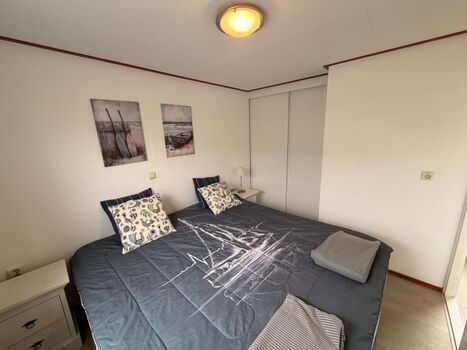 Schlafzimmer mit Doppelbett