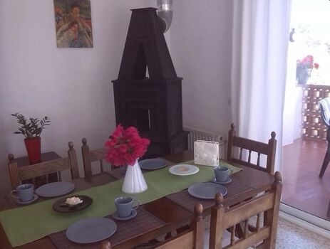 Esszimmer mit Kamin für die kühlere Jahreszeit