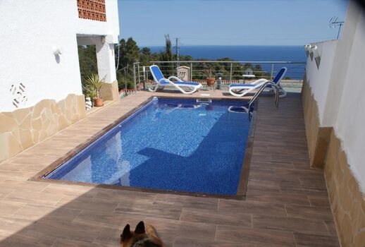 Privatpool mit Meerblick