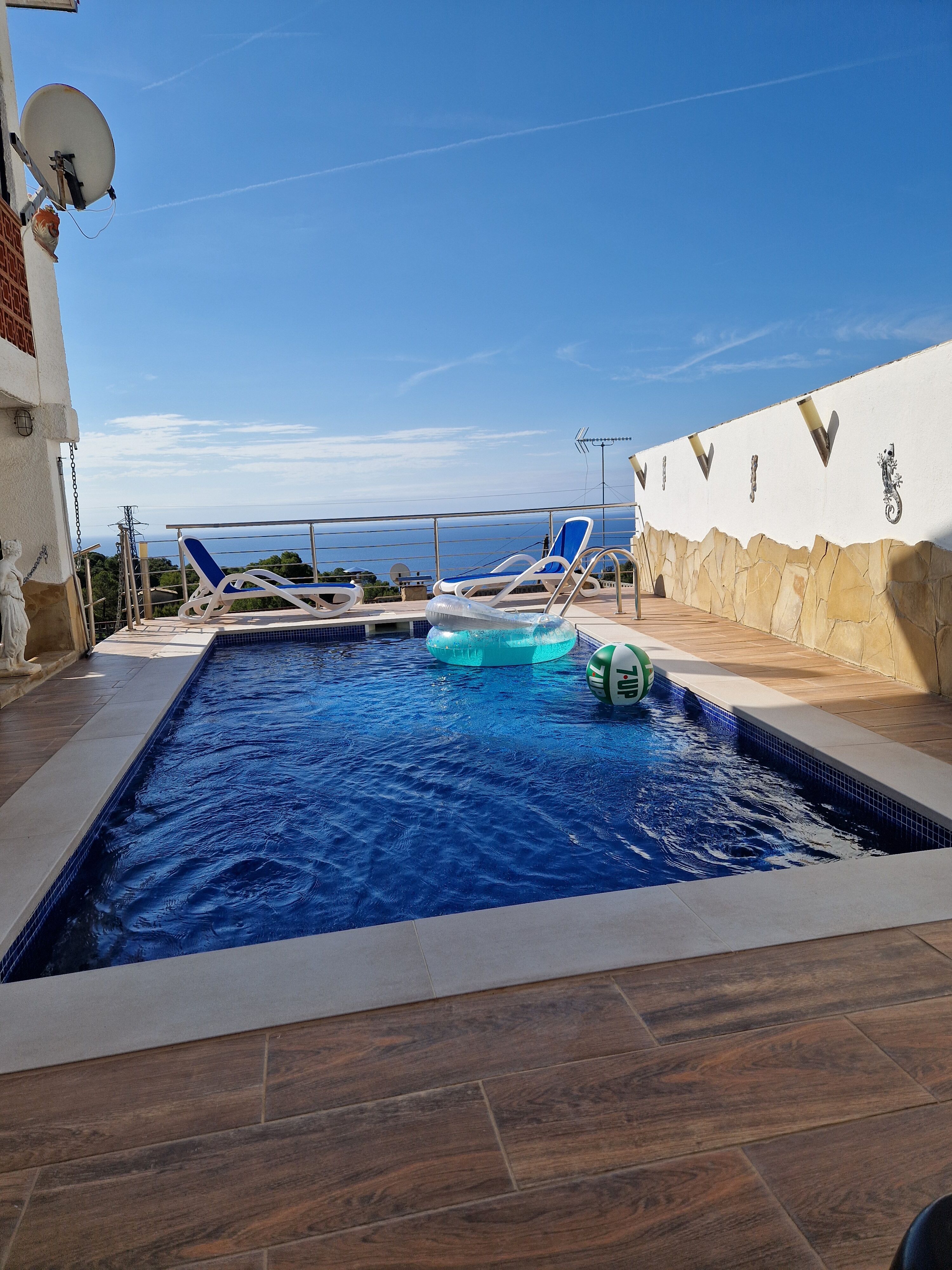 Pool mit Meerblick