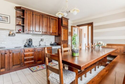 Küche mit Essbereich