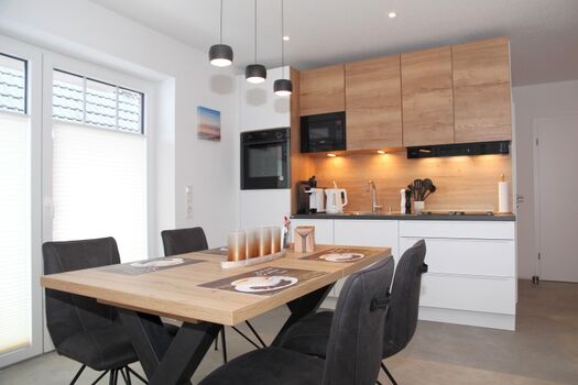 Küche mit Essbereich