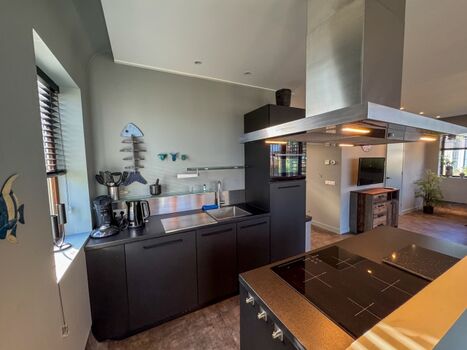 Die Küche ist voll ausgestattet