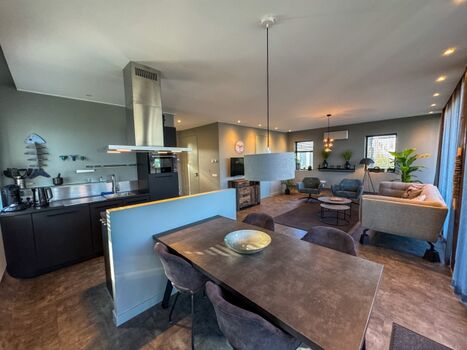 Der Essbereich Grenz direkt an die Küche an