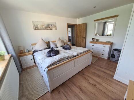 Komfortbett mit extra Topper und Schmusedecken zum Kuscheln