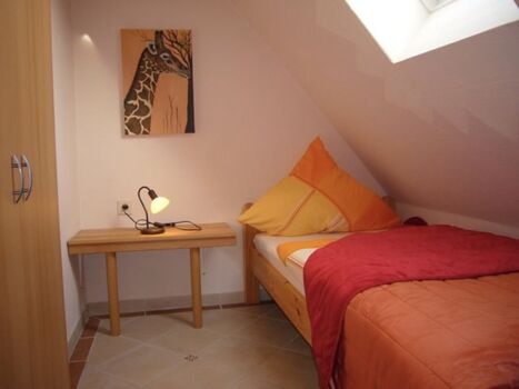 Kinderzimmer mit einer Dachschräge