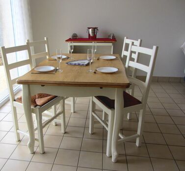 Wohnzimmer mit direktem Zugang zur Sonnigen Terrasse