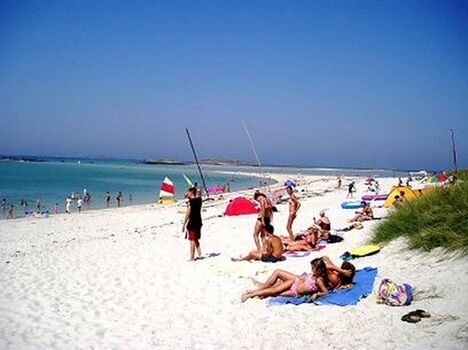 Strand von Sainte-Marguerite in der Nähe – ruhig mit nur wenigen Badegästen