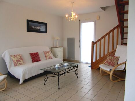 Heller, gemütlicher Wohnbereich für entspannte Stunden