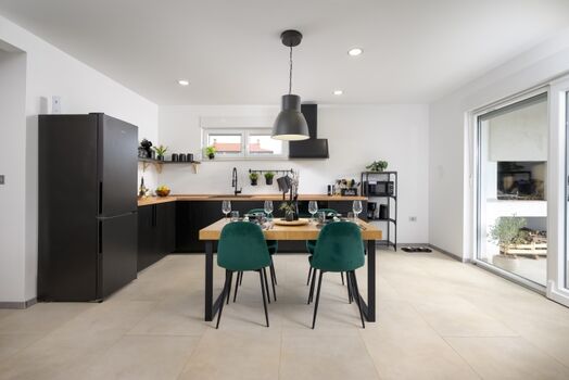 Küche mit Essbereich