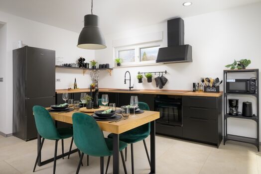 Küche mit Essbereich