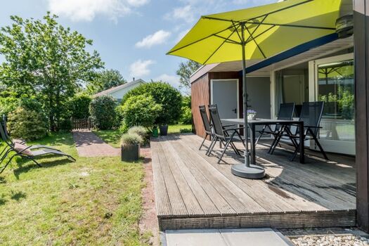 Der große, sonnige Garten