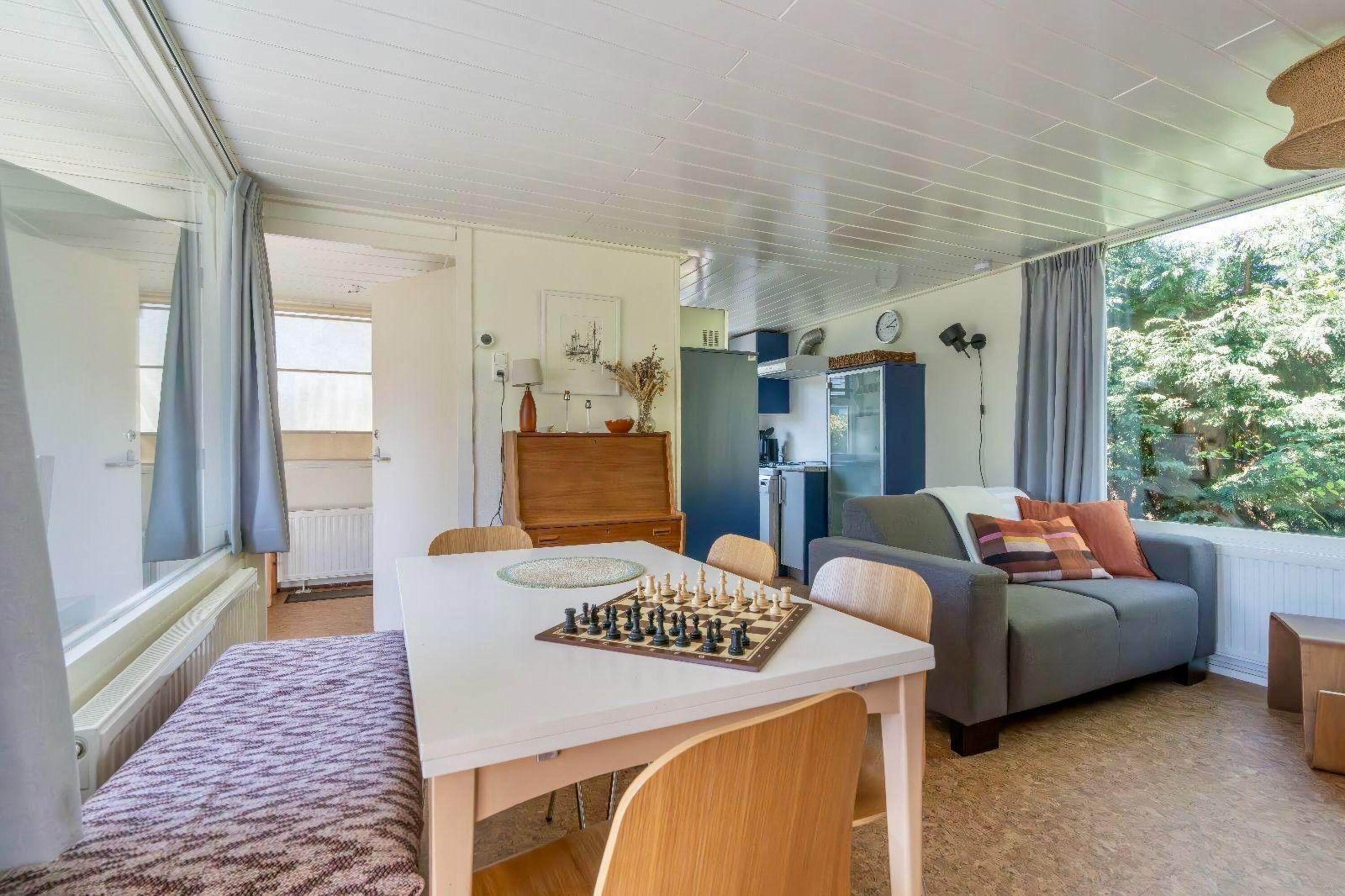 Das gemütlich eingerichtete Wohnzimmer