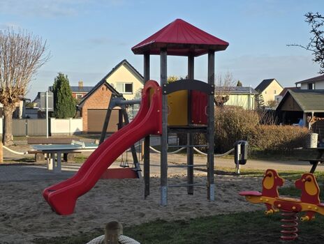 Spielplatz vor dem Haus