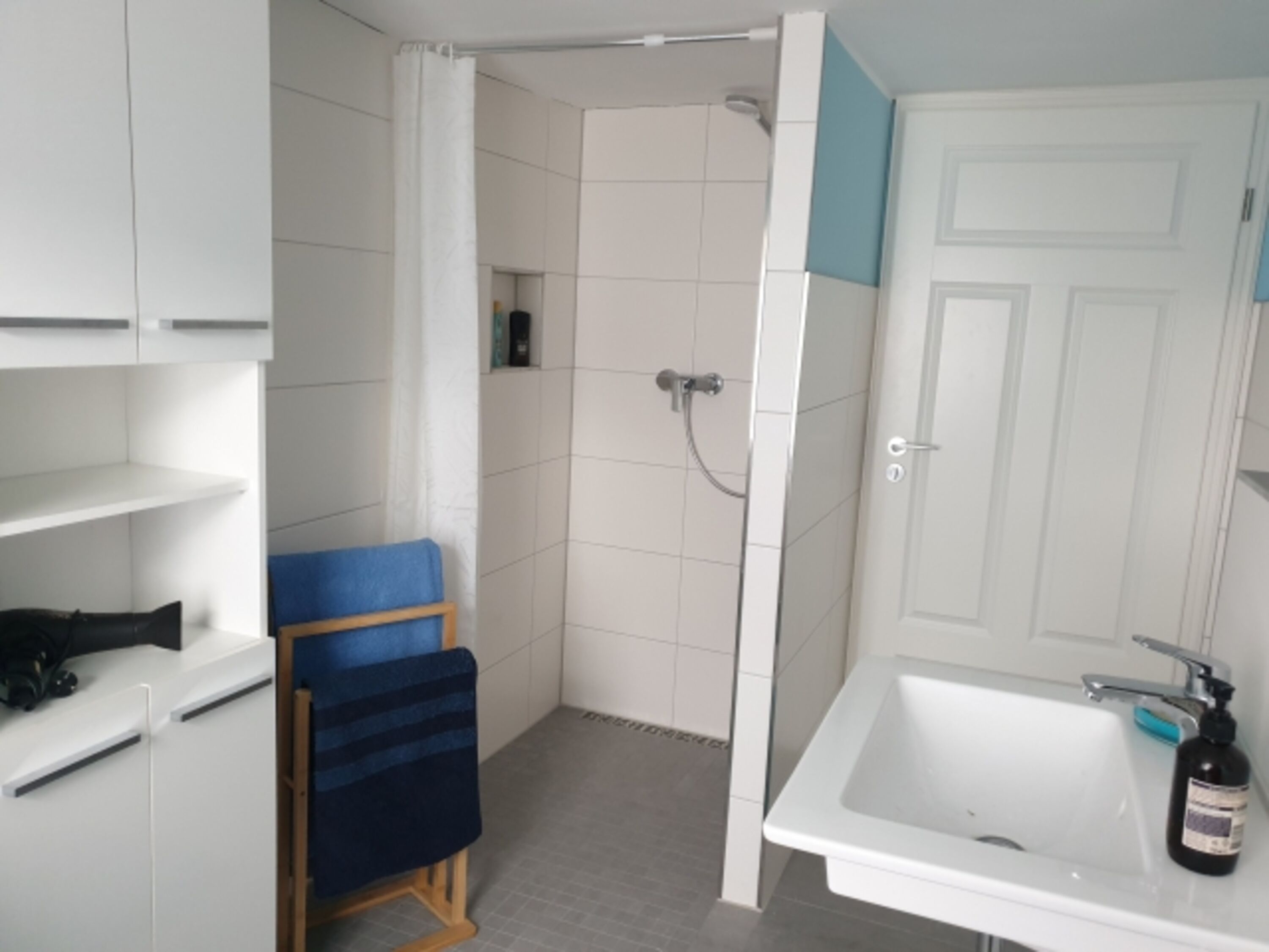 Badezimmer mit Dusche