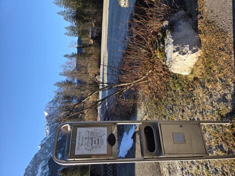 Hundebeutelspender an allen Wanderwegen