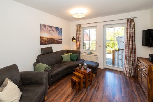 Wohnraum mit Ofen, Terrassentür 