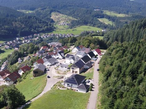 Unser Haus von oben (Mitte unten)