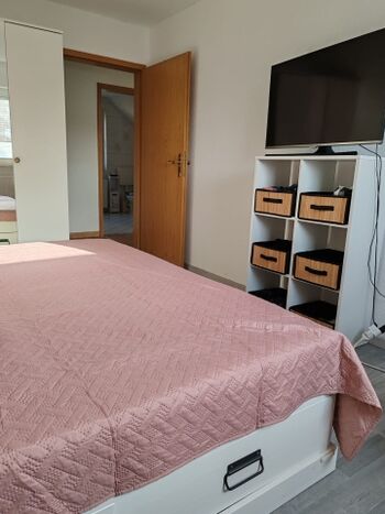 Schlafzimmer mit Doppelbett