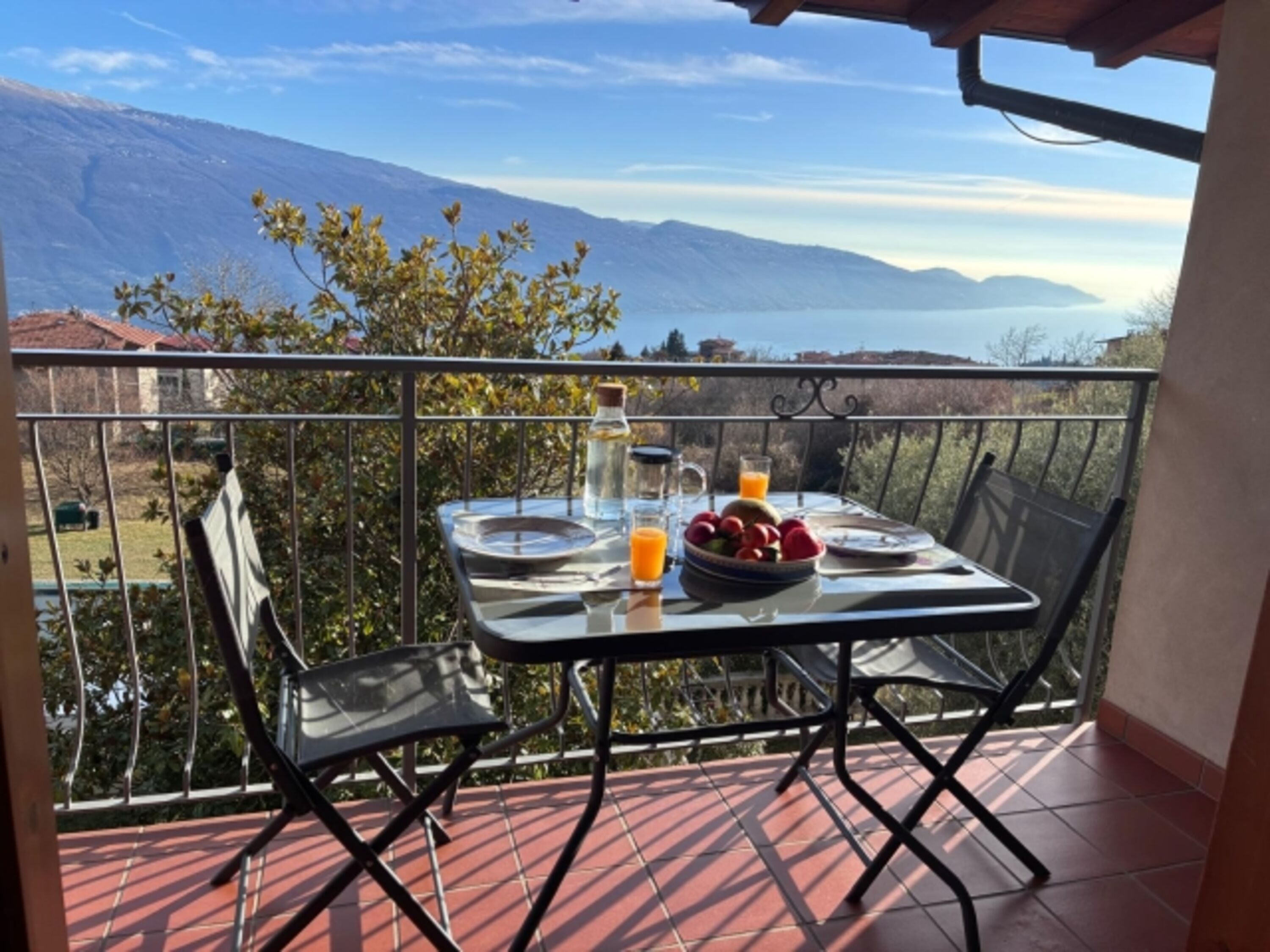 Balkon mit traumhaftem Seeblick